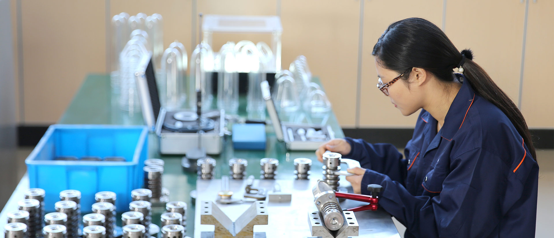 PET 프리폼의 사출 성형 공정에 대해 이야기